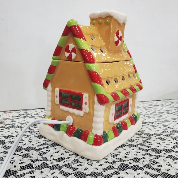 Gingerbread House Fragrance Warmer. New. Scents sold separately. - Picture 6 of 13